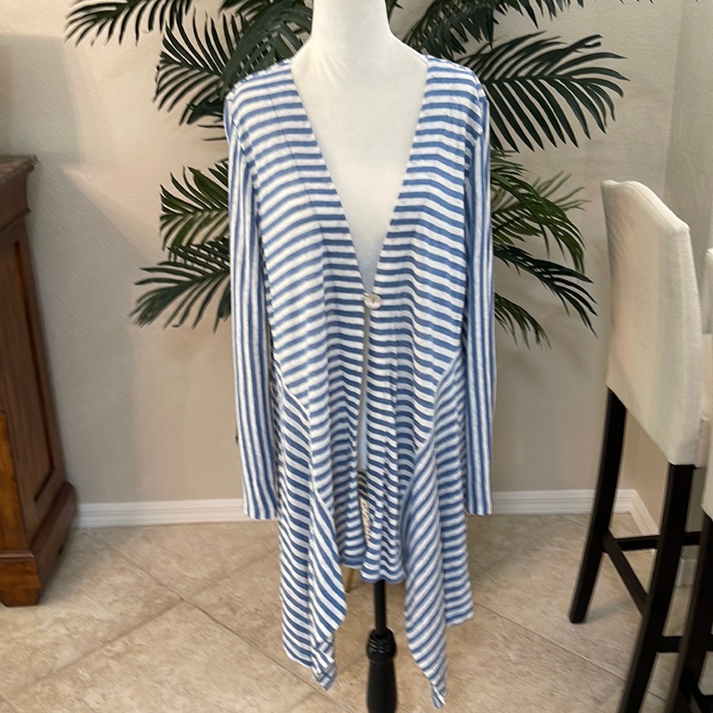 LIKE NEW SOFT SURROUNDINGS BEAUTIFUL BLUE/ WHITE STRIPE CARDIGAN. SIZE LARGE
